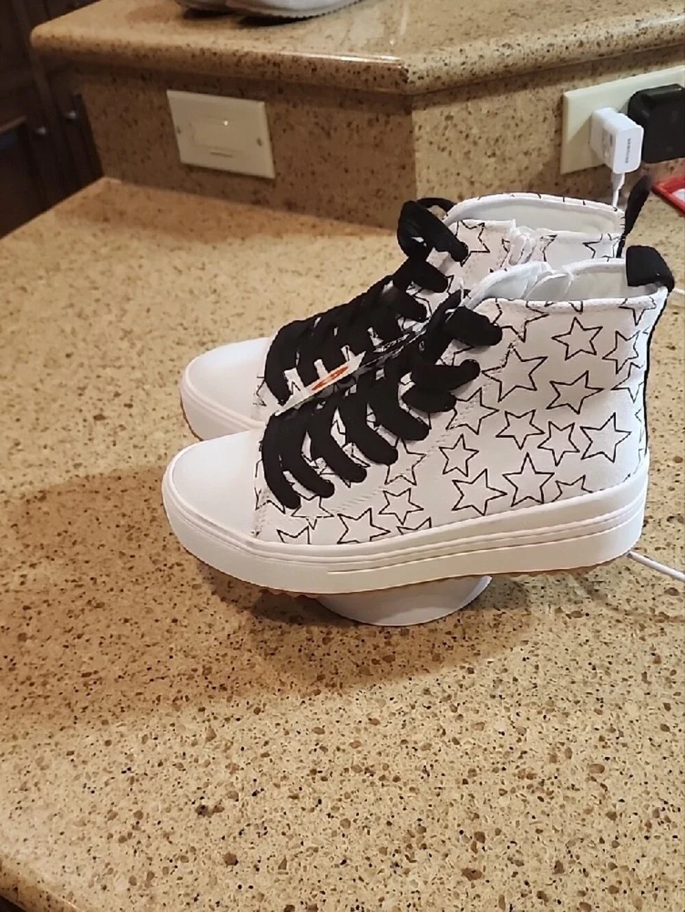 art class White High-Top Sneakers with Black Laces and Star Print NWT SIZE-3.